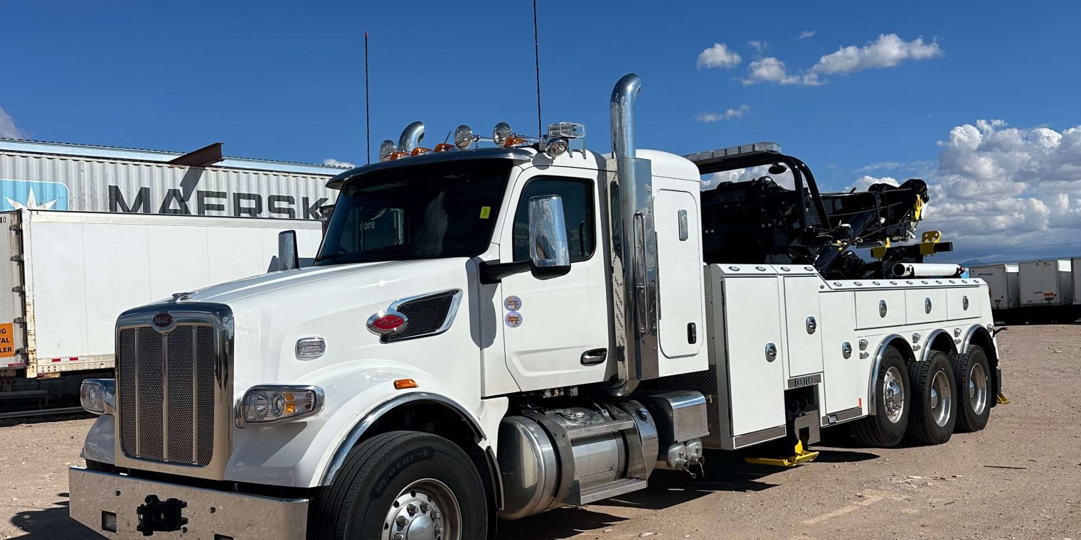 What to Do in the First 10 Minutes After Your Truck Breaks Down on an Arizona Highway