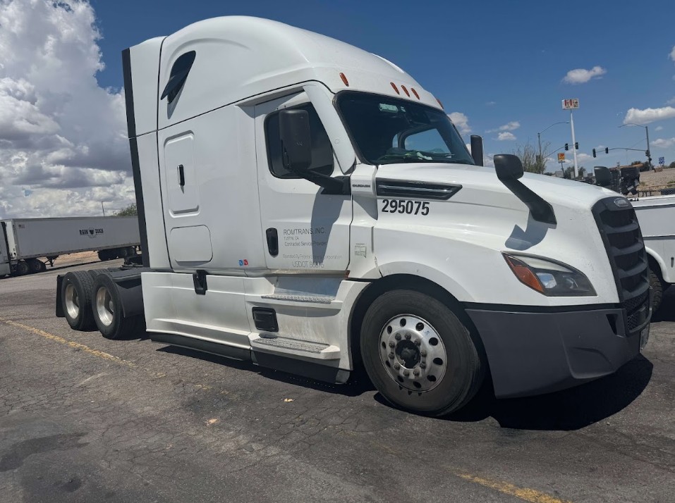 What Happens During an Emergency Semi Truck Tow